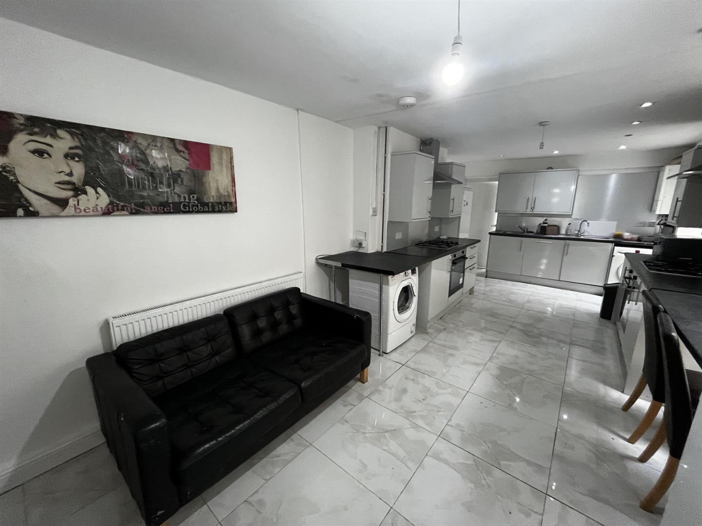 9 bed property in Llanbleddian Gardens, Cardiff